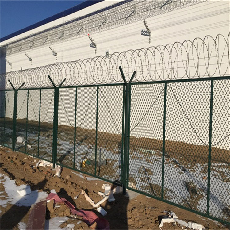 女子監獄鋼網墻