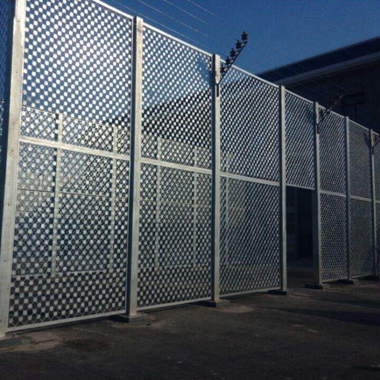 遼寧監(jiān)獄梅花刺隔離網(wǎng)安裝完畢圖片3 遼寧監(jiān)獄梅花刺隔離網(wǎng)安裝完畢圖片3