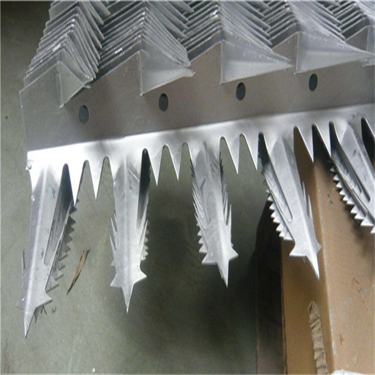 螺旋式刀片刺網(wǎng)安裝規(guī)范圖片1 螺旋式刀片刺網(wǎng)安裝規(guī)范圖片1