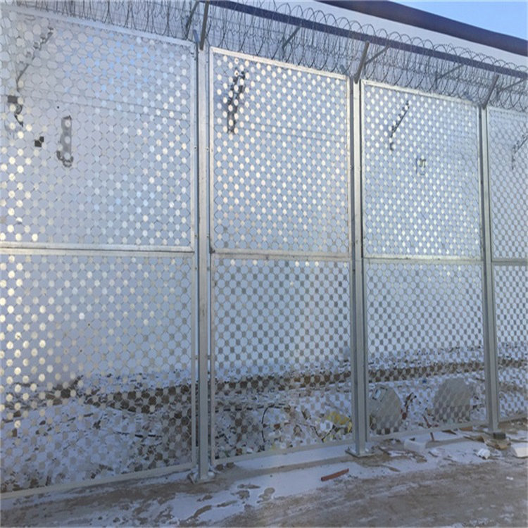 三門(mén)峽監(jiān)獄梅花刺鋼網(wǎng)墻保養(yǎng)圖片4