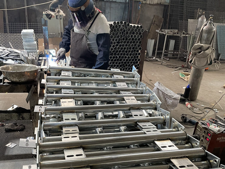 焊接防眩網(wǎng)立柱 焊接防眩網(wǎng)立柱