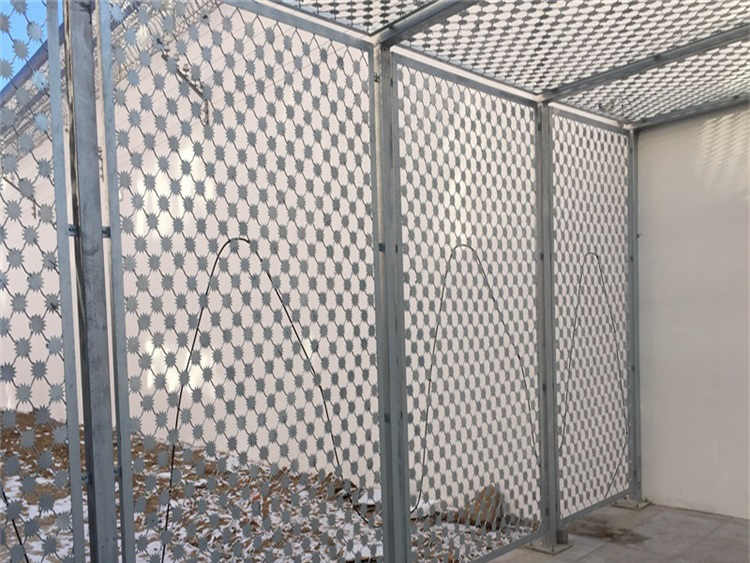 防攀爬梅花刺隔離網(wǎng) 防攀爬梅花刺隔離網(wǎng)