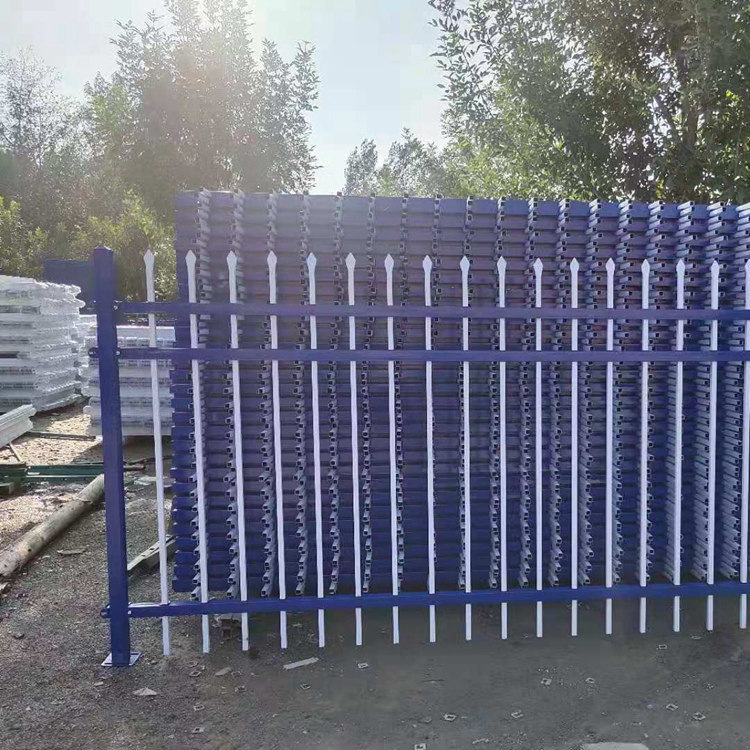 別墅平臺(tái)護(hù)欄安裝施工圖片2 別墅平臺(tái)護(hù)欄安裝施工圖片2