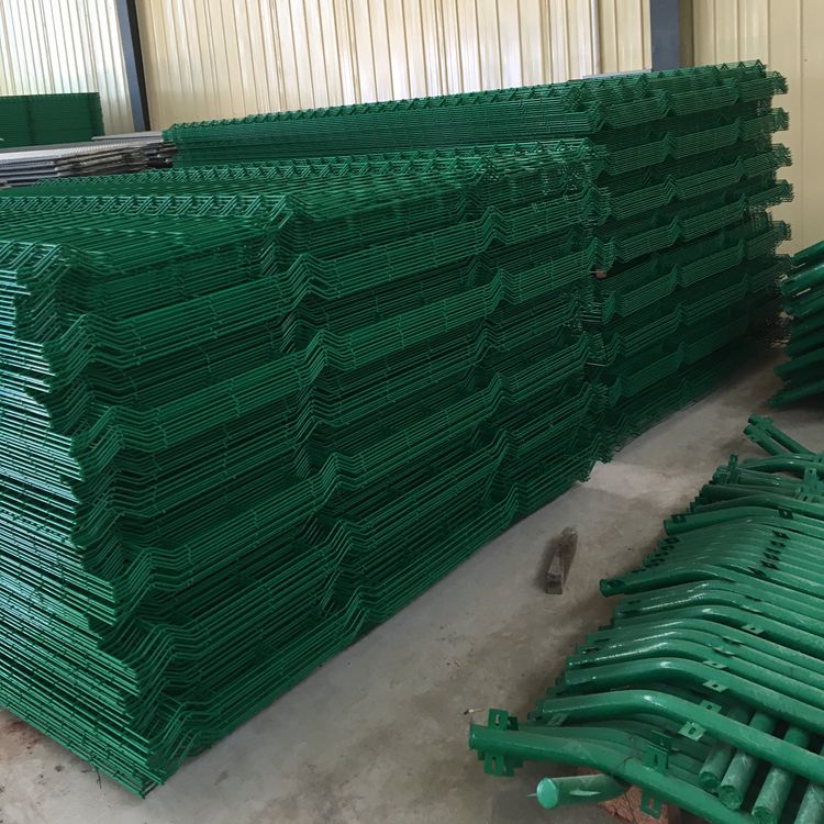 山東養(yǎng)殖魚塘框架圍欄網價位低廉十分安全可靠圖片3