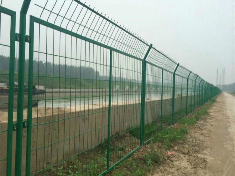 河道護欄網18631858321