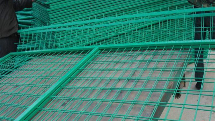 浸塑護欄網(wǎng)18631858321 浸塑護欄網(wǎng)18631858321