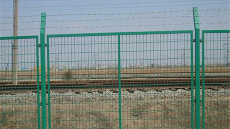 鐵路防攀爬柵欄18631858321 鐵路防攀爬柵欄18631858321