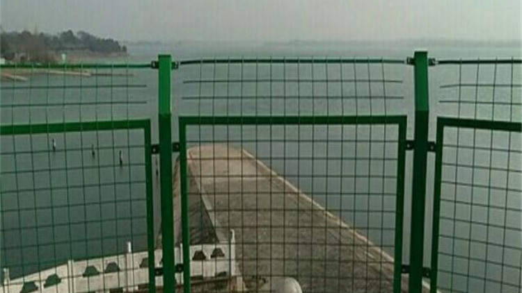 框架護(hù)欄網(wǎng)隔離18631858321 框架護(hù)欄網(wǎng)隔離18631858321