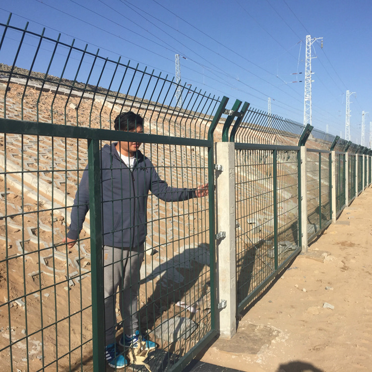 金屬網片防護柵欄的安裝方案圖片1 金屬網片防護柵欄的安裝方案圖片1