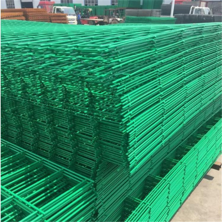 雙邊絲護欄網用在高速公路上也是比較廣泛的圖片2 雙邊絲護欄網用在高速公路上也是比較廣泛的圖片2