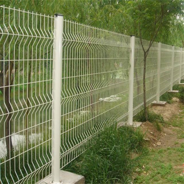 桃心柱鐵絲網圍欄?圖片4 桃心柱鐵絲網圍欄?圖片4