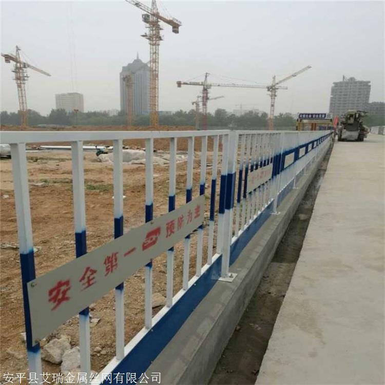 工地基坑護(hù)欄圖片3 工地基坑護(hù)欄圖片3