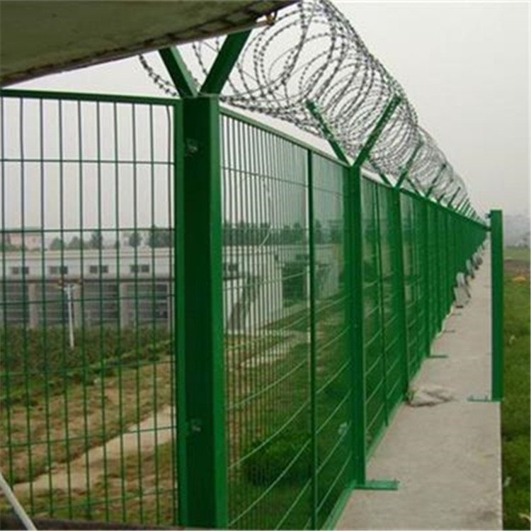 機(jī)場(chǎng)隔離圍界網(wǎng)圖片2 機(jī)場(chǎng)隔離圍界網(wǎng)圖片2