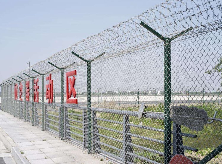 鋁包鋼機場圍界網(wǎng)圖片1